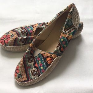 Size 8 Aztec Print Women’s Flats
